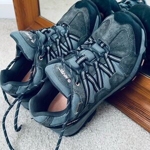 Hi-Tec Womens Charcoal Trail Shoes size 6.5 excellent condition